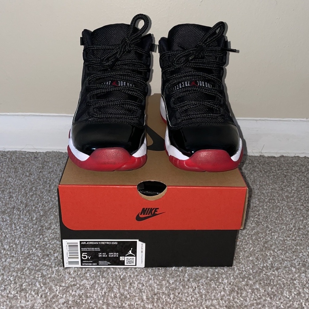 2019 Jordan Bred 11 - Picture 2 of 4